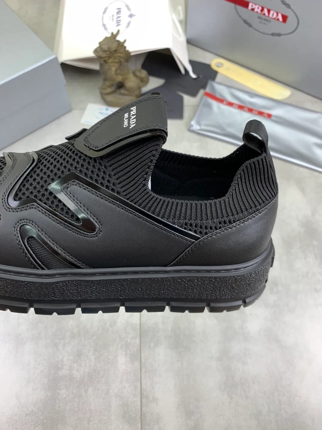 Men's shoes 💰P600💰 [New style] Flying weave series (summer must-have) is now available on the official website, 🆘 Trendy brand (Prada) mainly promotes popular models, avant-garde and versatile fashionable men's shoes, private version mold opening, cowhide surface splicing 1:1.. Fashionable and simple, original imported cowhide and cowhide leather feet; the atmosphere and personality are more fashionable, eye-catching and pursuing class. It will subvert the old idea and be a must-have for fashion trendsetters with you! Must keep it for yourself! High-end comfort and low-end, high-end quality workmanship. Size: 38-45 4️⃣colors available.